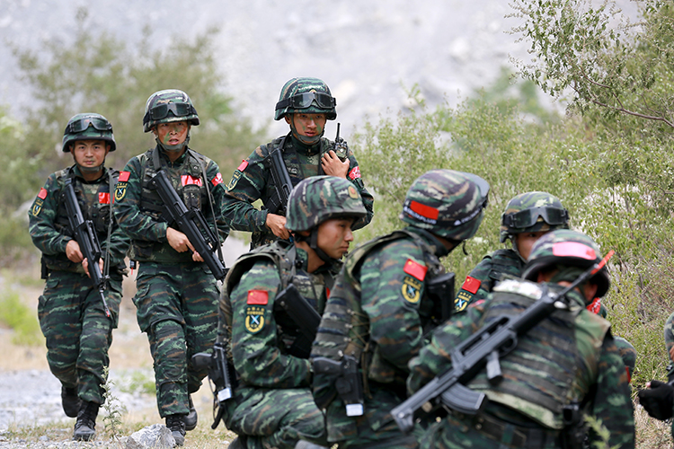 山区练精兵天津武警魔鬼周野外极限训练