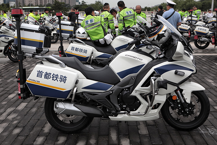 首都"铁骑交警"配备的国产摩托车.