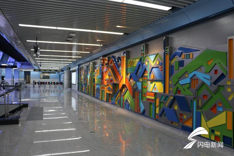 泉水波纹吊顶甲骨文装饰济南地铁3号线彰显文艺范儿