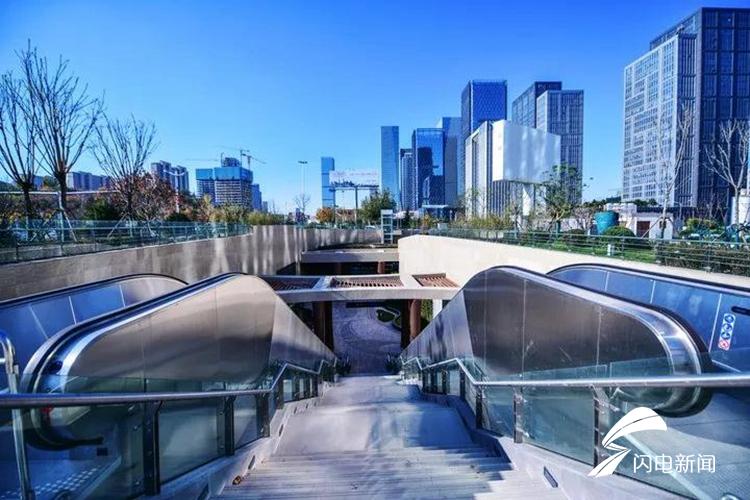 济南首个下沉广场式地铁出入口!3号线"城市溪谷"c位出道