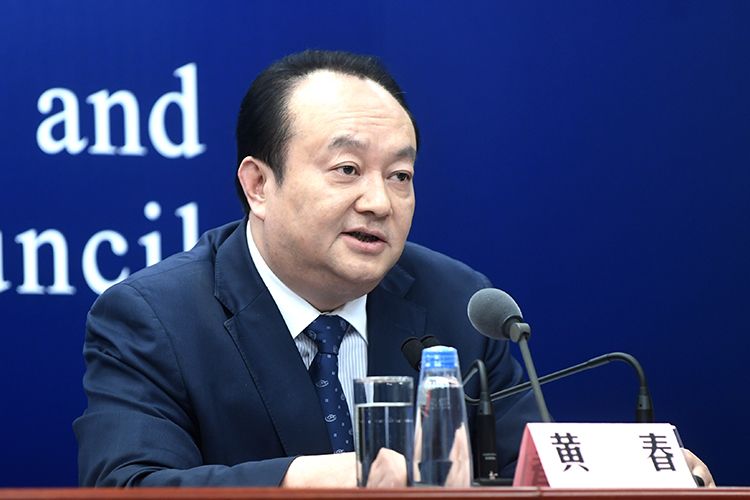 北京市疾控中心党委书记黄春回答记者提问。