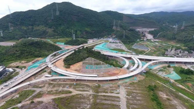 仅10分钟坪山可至盐田,超长隧道暗藏半个海洋馆