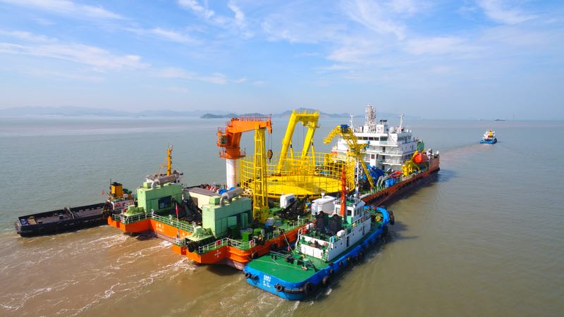 大国重器全国首制5000吨级海缆施工船舟山首航