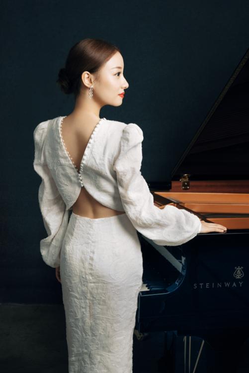 钢琴家印芝曝个人美照 网友盛赞最的美钢琴女博士