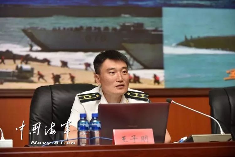 开训第一课,先从走进海军历史开始.