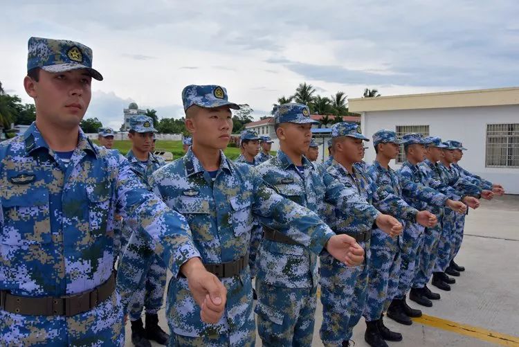 你心目中的机场警卫兵是什么样子的快来了解一下