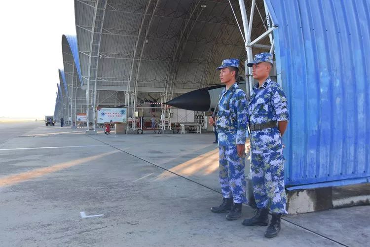 你心目中的机场警卫兵是什么样子的,快来了解一下