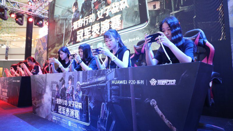 联合游戏IP背书手游体验,HUAWEI P20是怎么