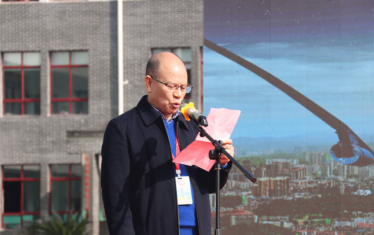 编辑龙小昮主持,郴州日报社党组书记,社长雷明辉向来宾致诚挚的欢迎辞