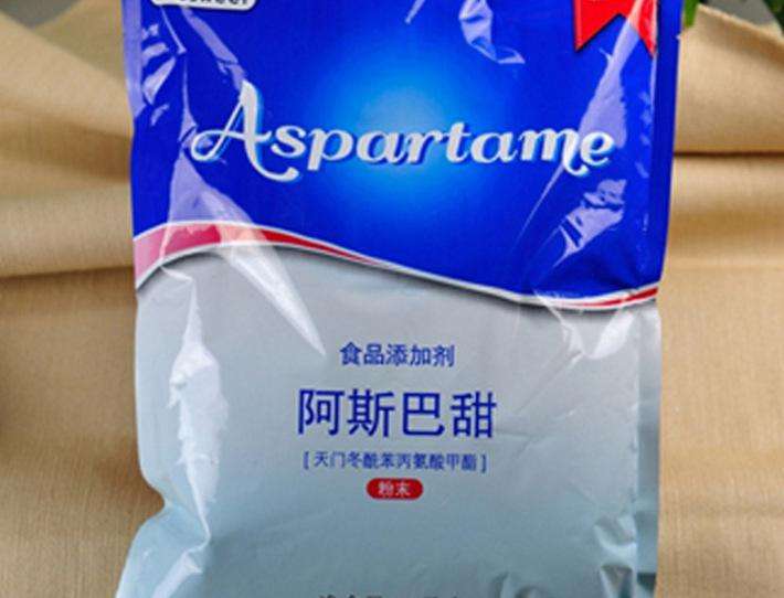 葡糖浆或高果糖玉米糖浆等,而无糖饮料采用的是代糖,加入的是阿斯巴甜