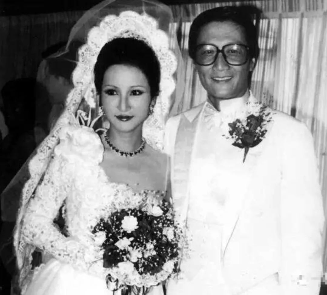 离婚28年却装了30年恩爱夫妻,现在又撕成一团糟……|刘家昌|甄珍|谢贤