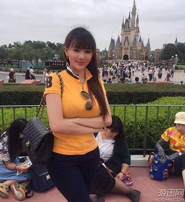 sunshine本身就给人一种混血的良好气质,比别人突出的五官