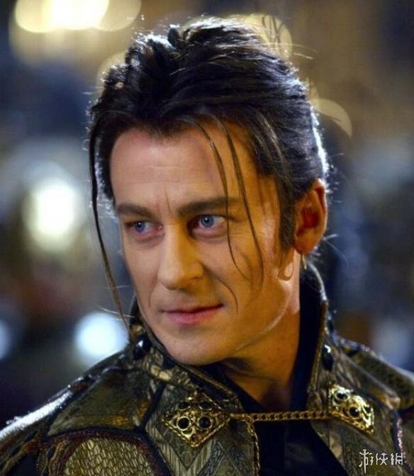 理查德·劳斯伯格在《范海辛》中饰演的德古拉乔纳森·莱斯·梅耶斯在