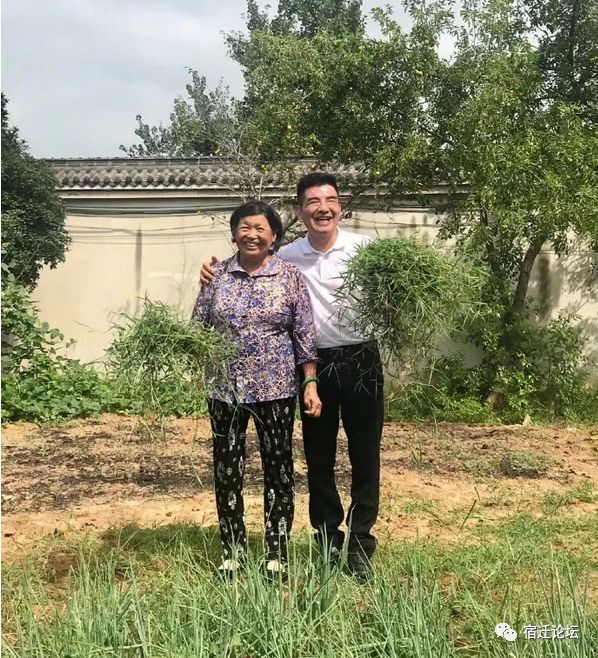 昨天:陈光标带两个儿子回泗洪,只为了.