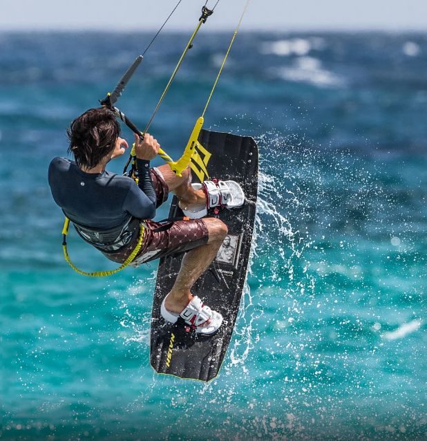 最佳冲浪地,独特的海底探险 比长滩岛更丰富的水上运动 在阿鲁巴