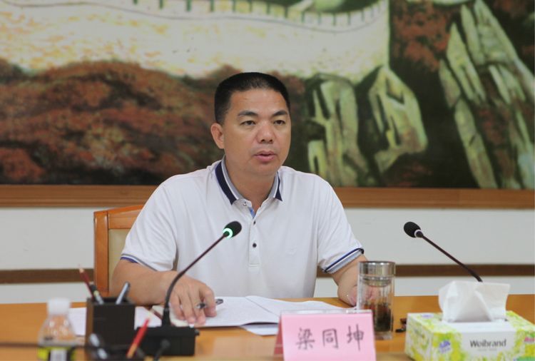 会上,秀英区委组织部常务副部长吴舜宣读挂职通知