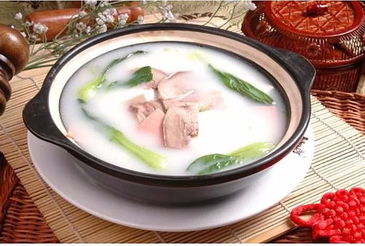 过年期间煲汤,不懂这点,就白瞎了辛苦熬的好汤|煲汤|乳白色|脂肪_新浪新闻