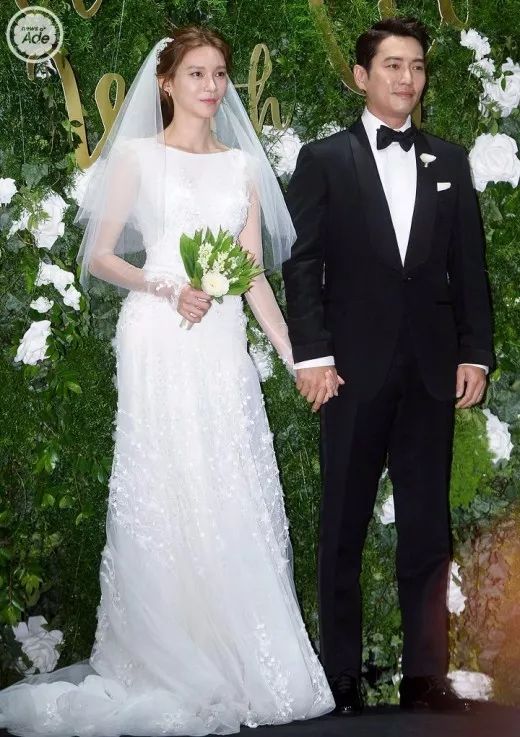 朱相昱&车艺莲公开恋爱不久的李廷镇&李欧艾琳,透露过他们是在去年