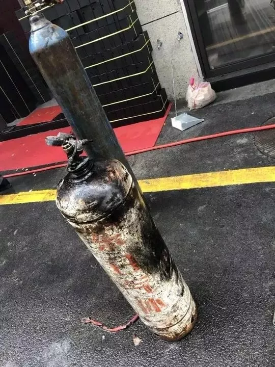 太心疼……|爆炸|乙炔瓶|乙炔_新浪新闻