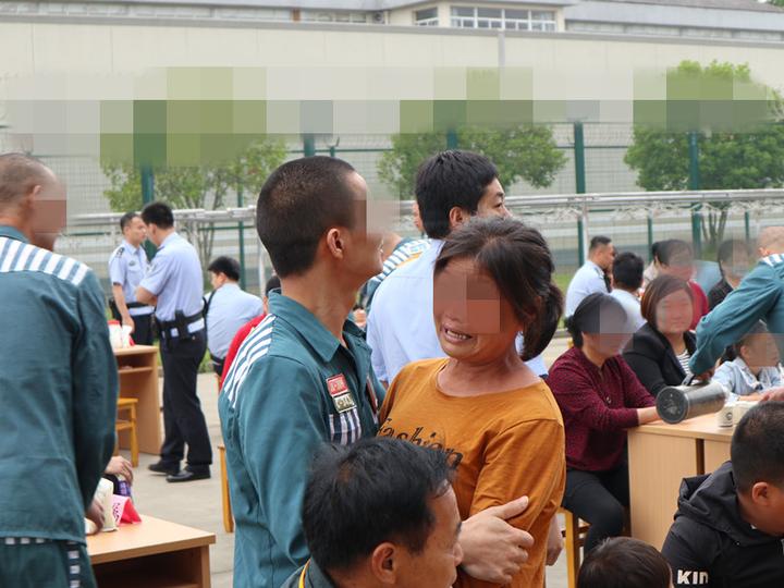 江西老人求助记者:能帮我捎个话给我儿子吗?