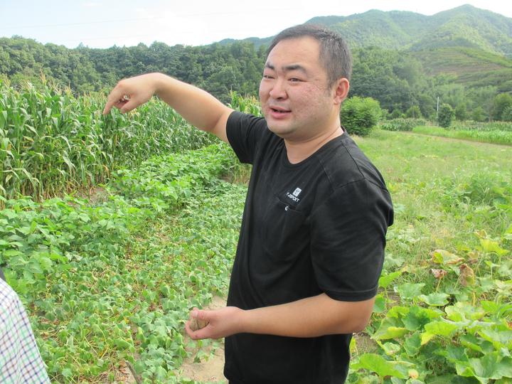 宁波海曙区浙贝母协会会长邵将炜介绍章水镇具有原产地证书的浙贝母