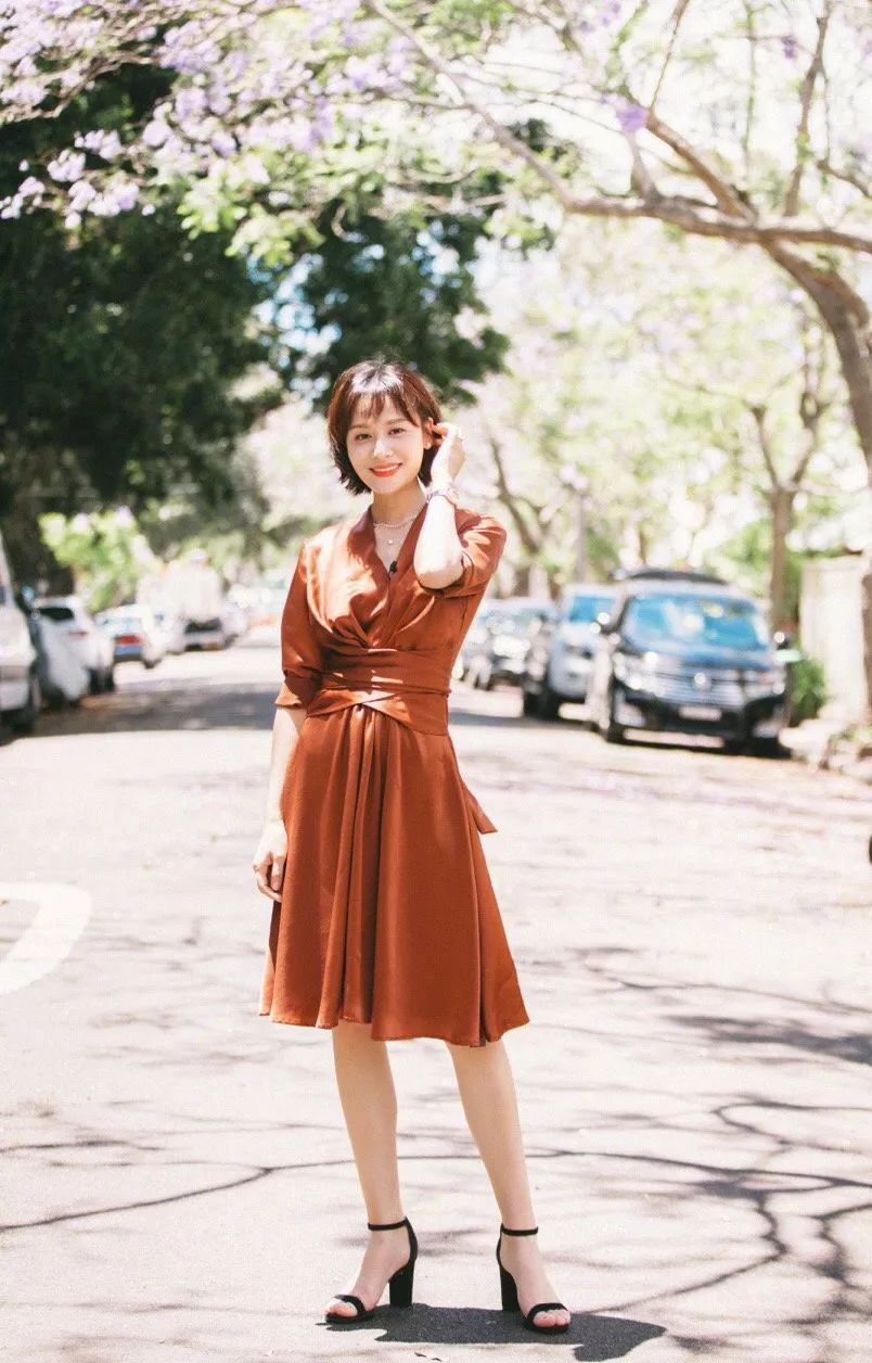 二胎辣妈叶一茜晒度假美照,细胳膊细腿身材惹火,侧脸错看成森碟