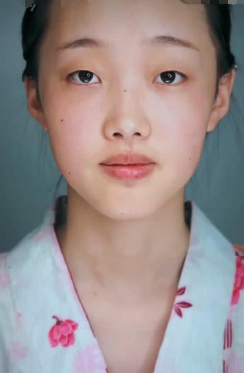 感觉整容脸长的都一样,而今天的这位新娘是单眼皮,素颜看起来也非常