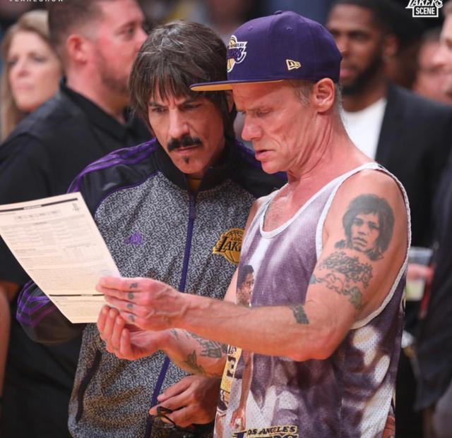 科比这是要彻底放弃篮球吗?詹姆斯湖人主场首