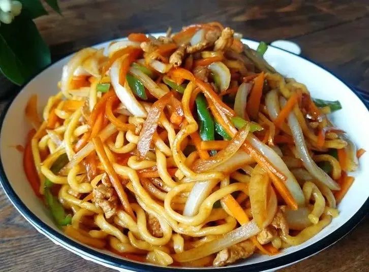 天热没胃口?5款家常炒面,自己在家做!