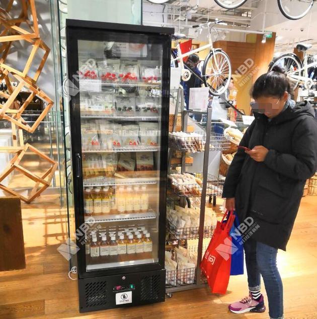 门店内只有调味饮料   图片来源:每经记者 文多 摄