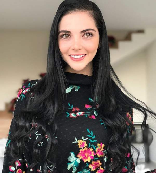 墨西哥电眼正妹福利美照前凸后翘胸猛十足