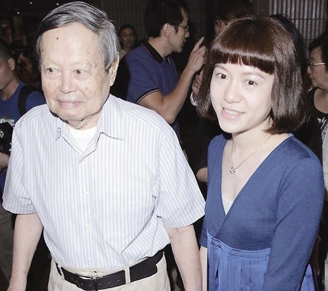 嫁给82岁杨振宁的28岁翁帆,这15年都经历了什么?