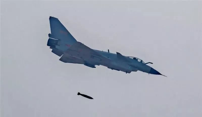 关注| 直击空军"金飞镖-2018"突防突击竞赛考核现场!