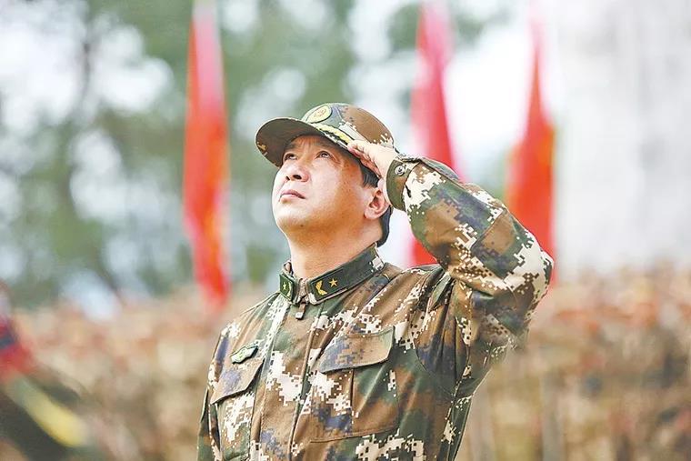 军礼图片:这些军礼 有没有戳中你的泪点(图)