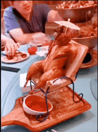 【枣笑话】不小心踩了个香蕉皮,突如其来的"一字马"让我疼到灵魂出窍