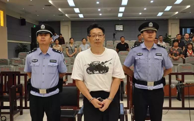 法院以受贿罪判处被告人张金华有期徒刑五年,并处罚金人民币五十万元