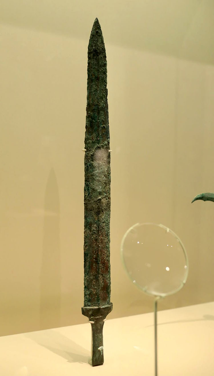 "吴王夫差"青铜剑亮相国博 "海岱朝宗"展开幕
