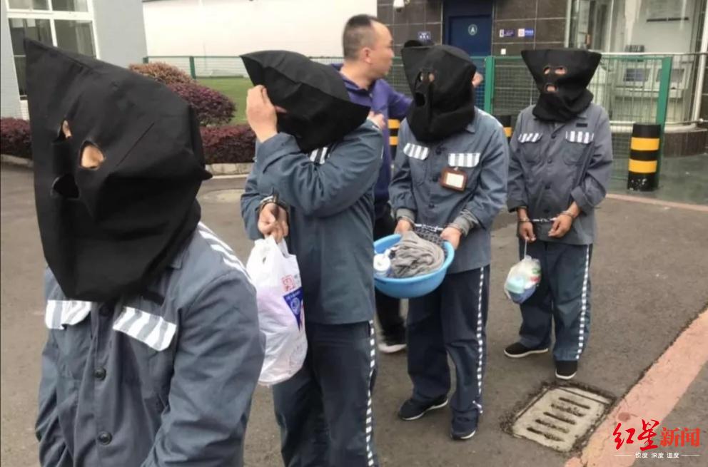 4人被从监狱押解回峨眉经审讯,王某,陈某,李某如实供述了分别扮演求医