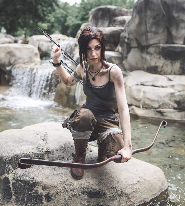 狂野美女cos《古墓丽影》劳拉 翻山越岭,丛林血战