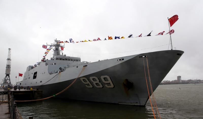 中国海军首艘两栖攻击舰下水揭秘075前世今生