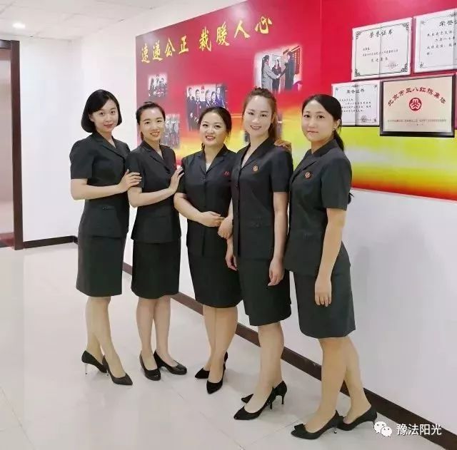 最高法答复“对法官服建议”:标志不够明显等问题将吸收解决|审判制服标准|法官|夏装_新浪新闻