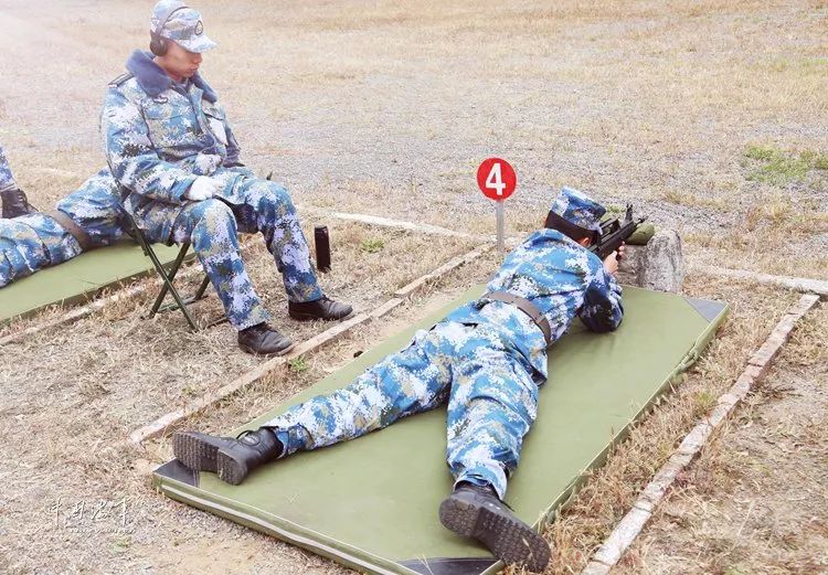 轻武器实弹射击看海空雄鹰如何精准命中靶标