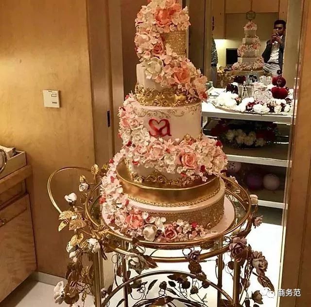 亚洲新首富宠妻35年140亿豪宅堆满老婆珠宝包包儿女结婚砸几十亿自己