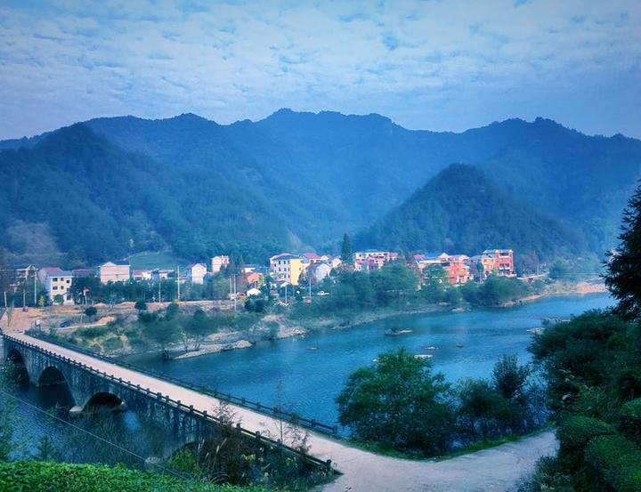 《乡村美》人到中年 摄于白沙溪畔《渔夫补网》人到中年 摄于兰江