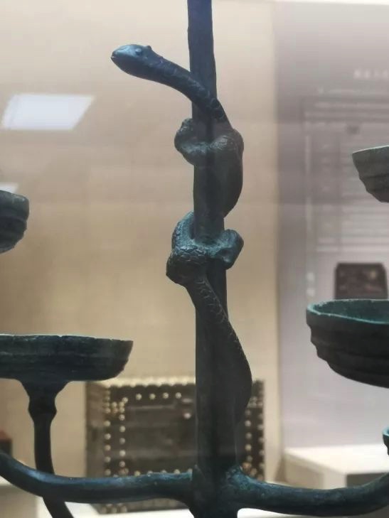 重庆大学建了个赝品博物馆?文物专家:假得荒唐 重大博物馆的展品