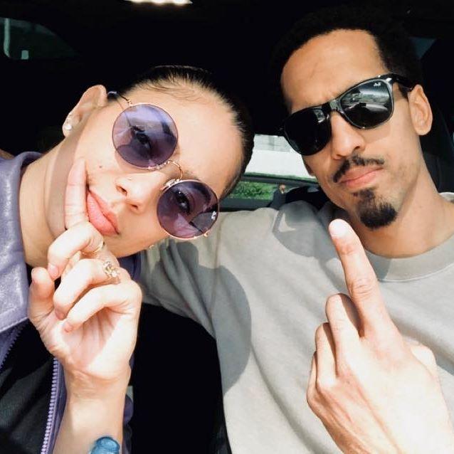 利文斯顿赛后晒自己与妻子的合影