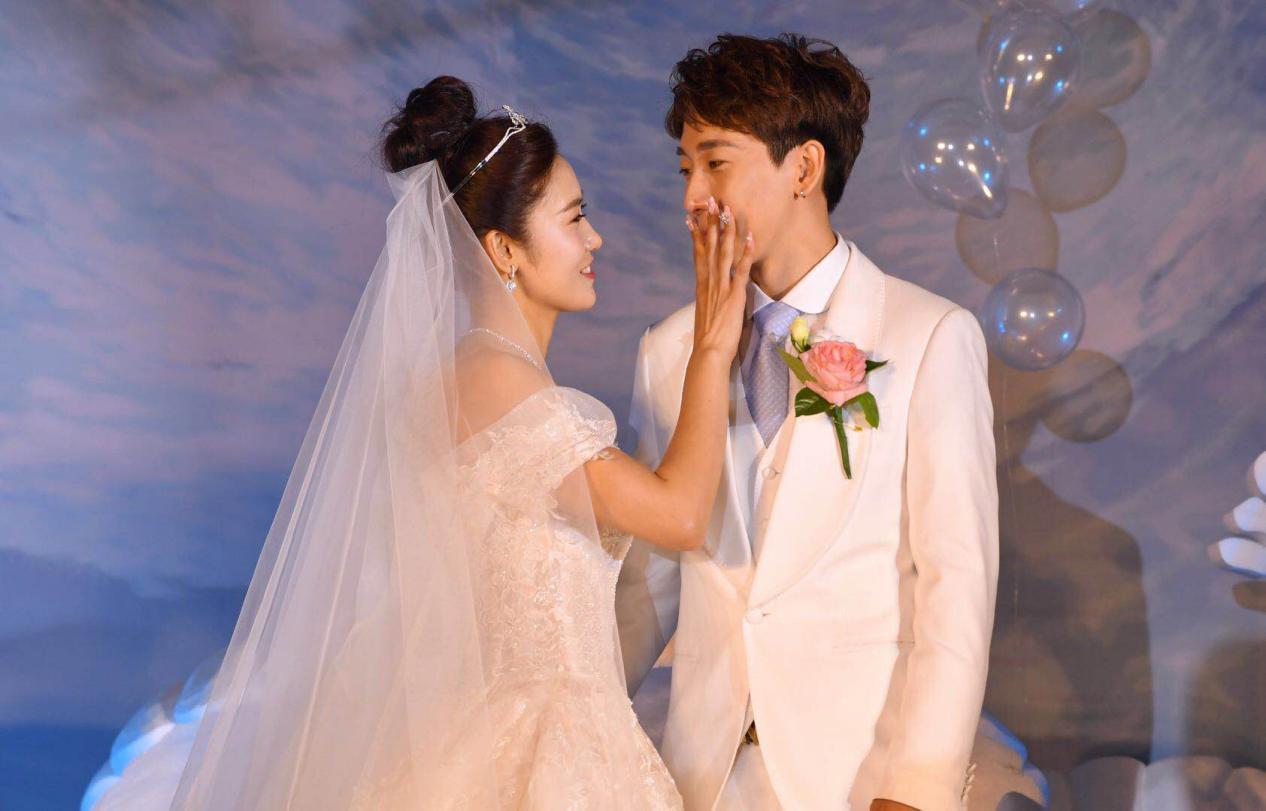 dr钻戒再次见证真爱 冬奥选手韩天宇刘秋宏大婚