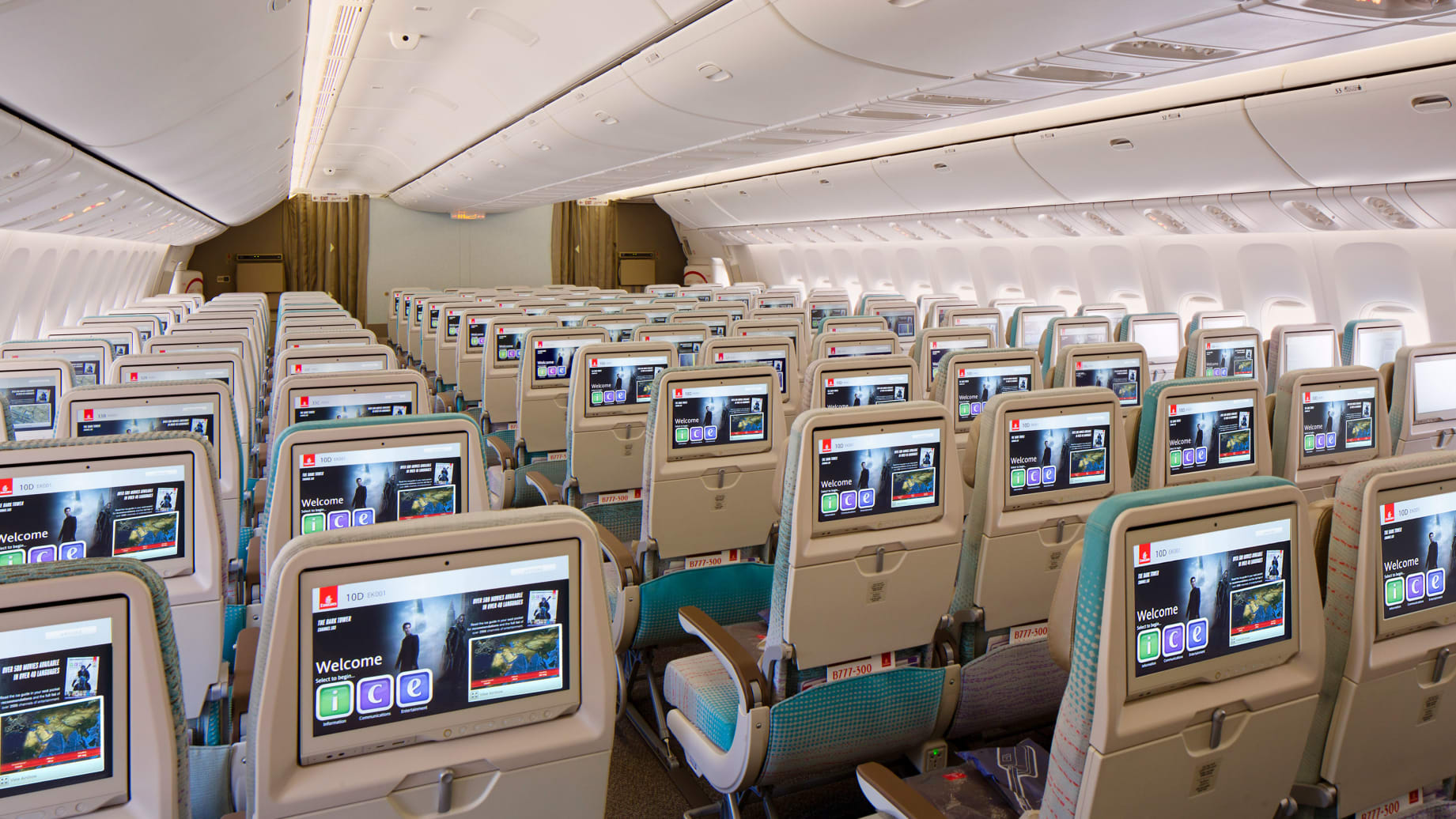 阿联酋航空的波音777-300ER经济舱（图源：CNN）