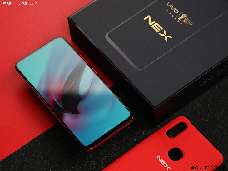 在外观层面,手上这台骁龙710版本的vivo nex手机与之前拿到了骁龙845