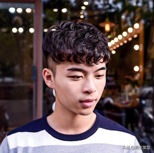 男生还剪“毛寸”发型？19年秋天剪这4款，尽显帅气暖男气质|刘海_新浪新闻
